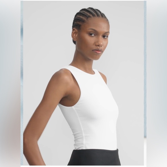 BNWT Aritzia contour muscle tank in “dew blue” size small. - Picture 3 of 7